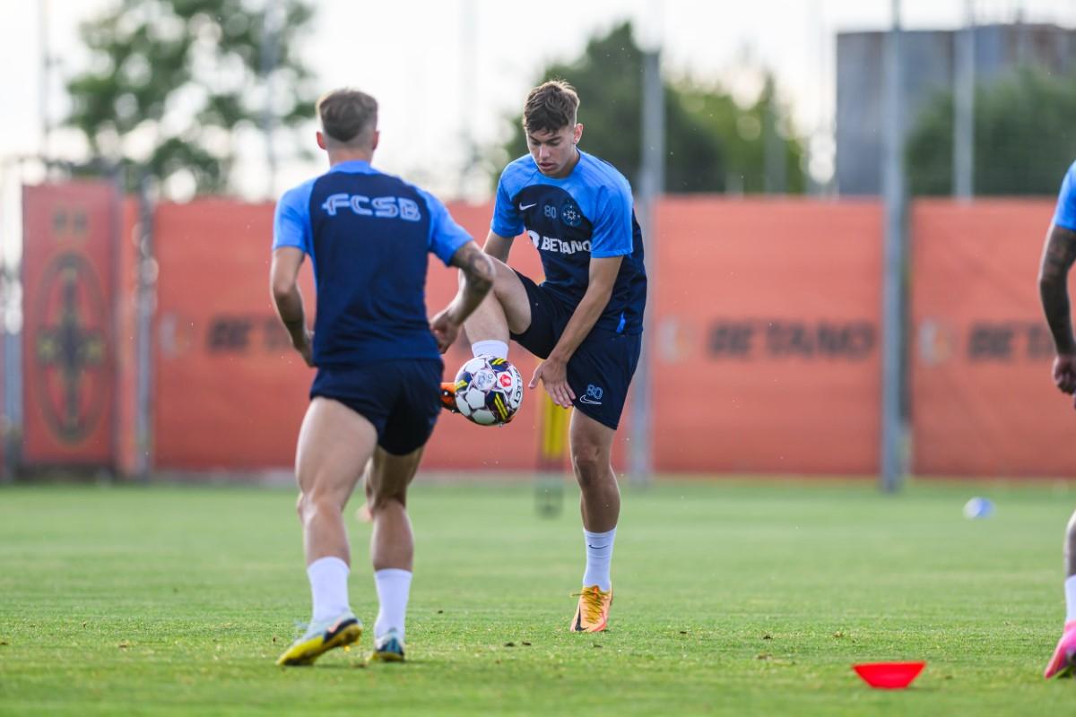 Distracție la antrenamentul FCSB » Cum i-a testat Neubert pe jucători + Charalambous s-a băgat la joc
