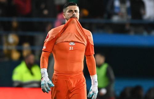 Rapid vrea să-l aducă în Giulești pe Bogdan Lobonț ca antrenor de portari, după gafele lui Horațiu Moldovan. Foto: Imago