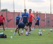 Distracție la antrenamentul FCSB » Cum i-a testat Neubert pe jucători + Charalambous s-a băgat la joc