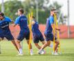 Distracție la antrenamentul FCSB » Cum i-a testat Neubert pe jucători + Charalambous s-a băgat la joc
