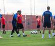 Distracție la antrenamentul FCSB » Cum i-a testat Neubert pe jucători + Charalambous s-a băgat la joc