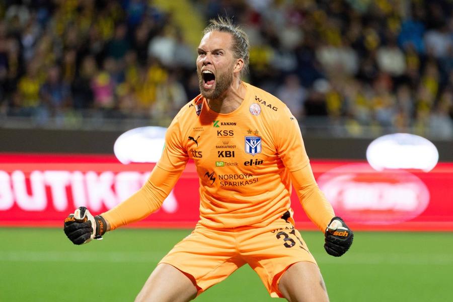 Jonathan Johansson, portarul lui Klasvik Povestea uluitoare a revelației din Liga Campionilor » Portarul amenaja băi în 2012, iar golgheterul echipei lucrează 8 ore pe zi, ca director!