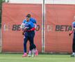 Distracție la antrenamentul FCSB » Cum i-a testat Neubert pe jucători + Charalambous s-a băgat la joc