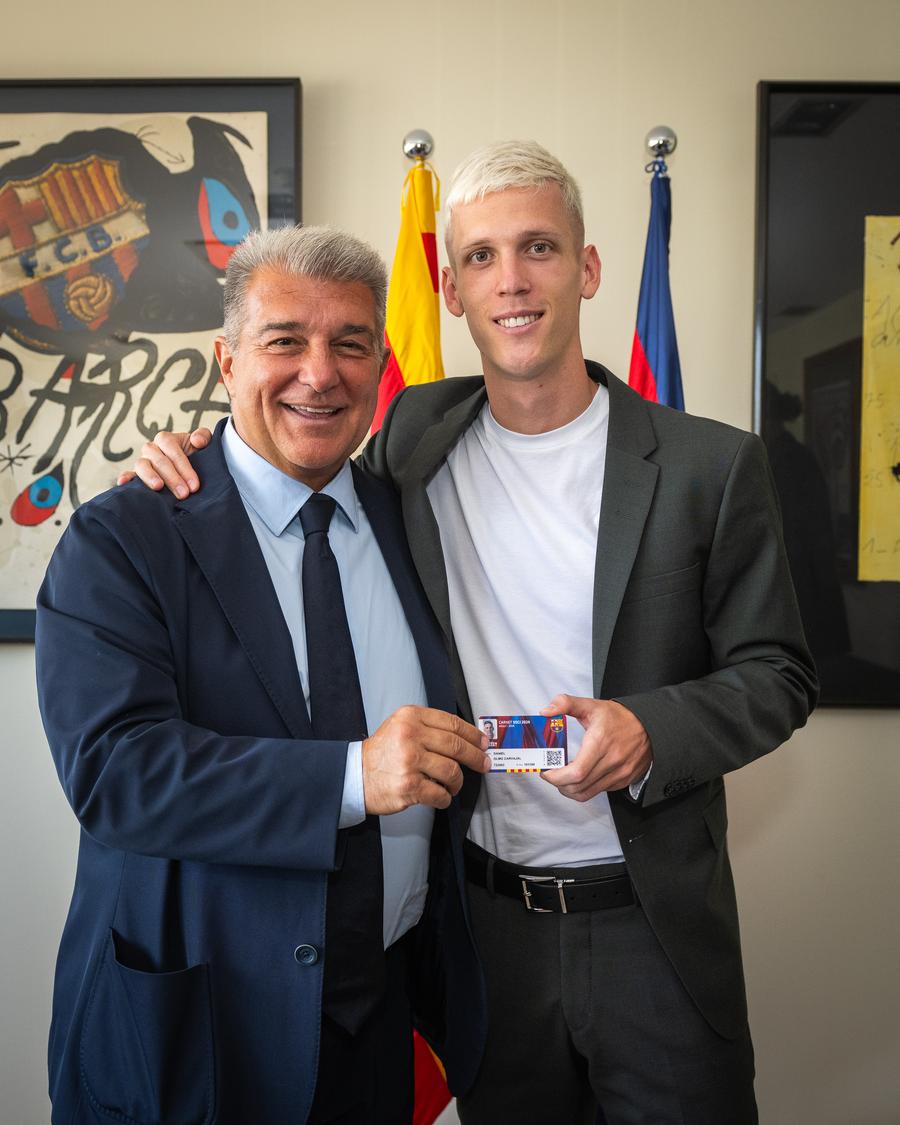 Dani Olmo, alături de Joan Laporta, președintele de la FC Barcelona/ foto: @X Barcelona Barcelona l-a prezentat oficial pe golgeterul EURO 2024 » Contract pe 6 ani
