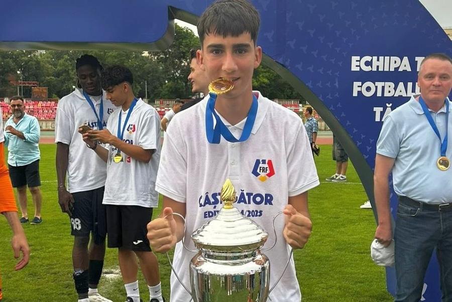 Ayan Anghel, fundașul central de 15 ani care a debutat la CS Dinamo în Liga 2/ foto: Instagram @Ayan Anghel Viitorul star al lui Dinamo? Titular, astăzi, în prima echipă la numai 15 ani: „Are deja 1,85m înălțime”
