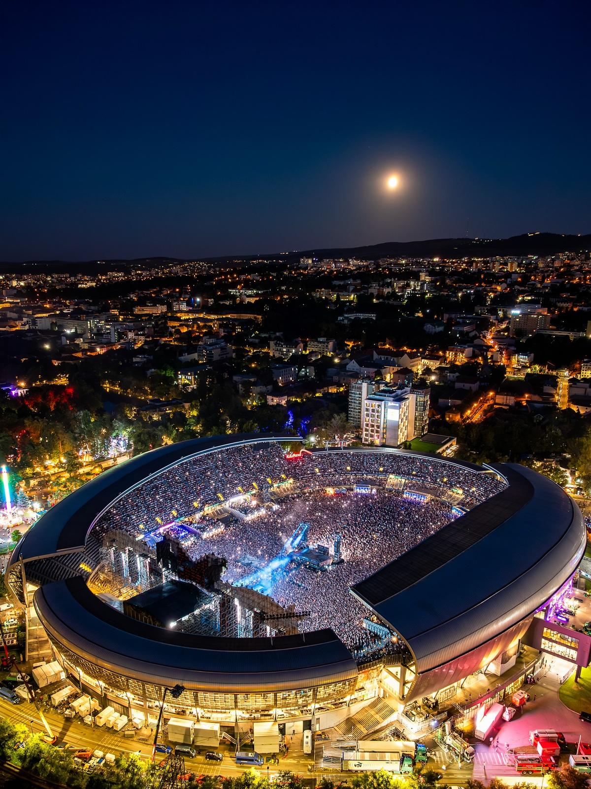 Nebunie, aseară, pe Cluj Arena » Au închis stadionul la Untold: fanii au răbufnit la porți