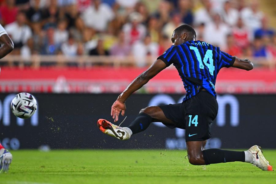 Succes în inferioritate pentru Cristi Chivu la Inter » „Eu nu vreau cupa de august”