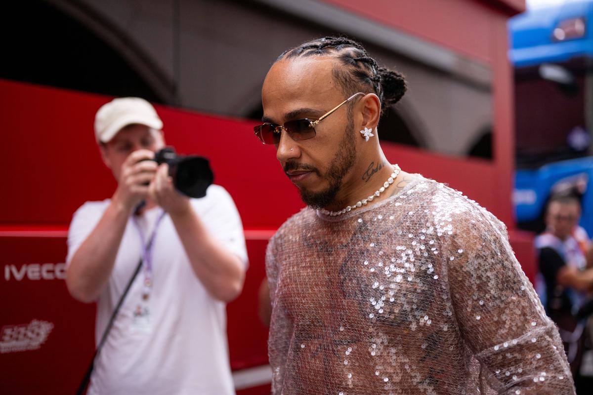 Ținutele lui Lewis Hamilton din paddock, în ultimul an // foto: Imago
