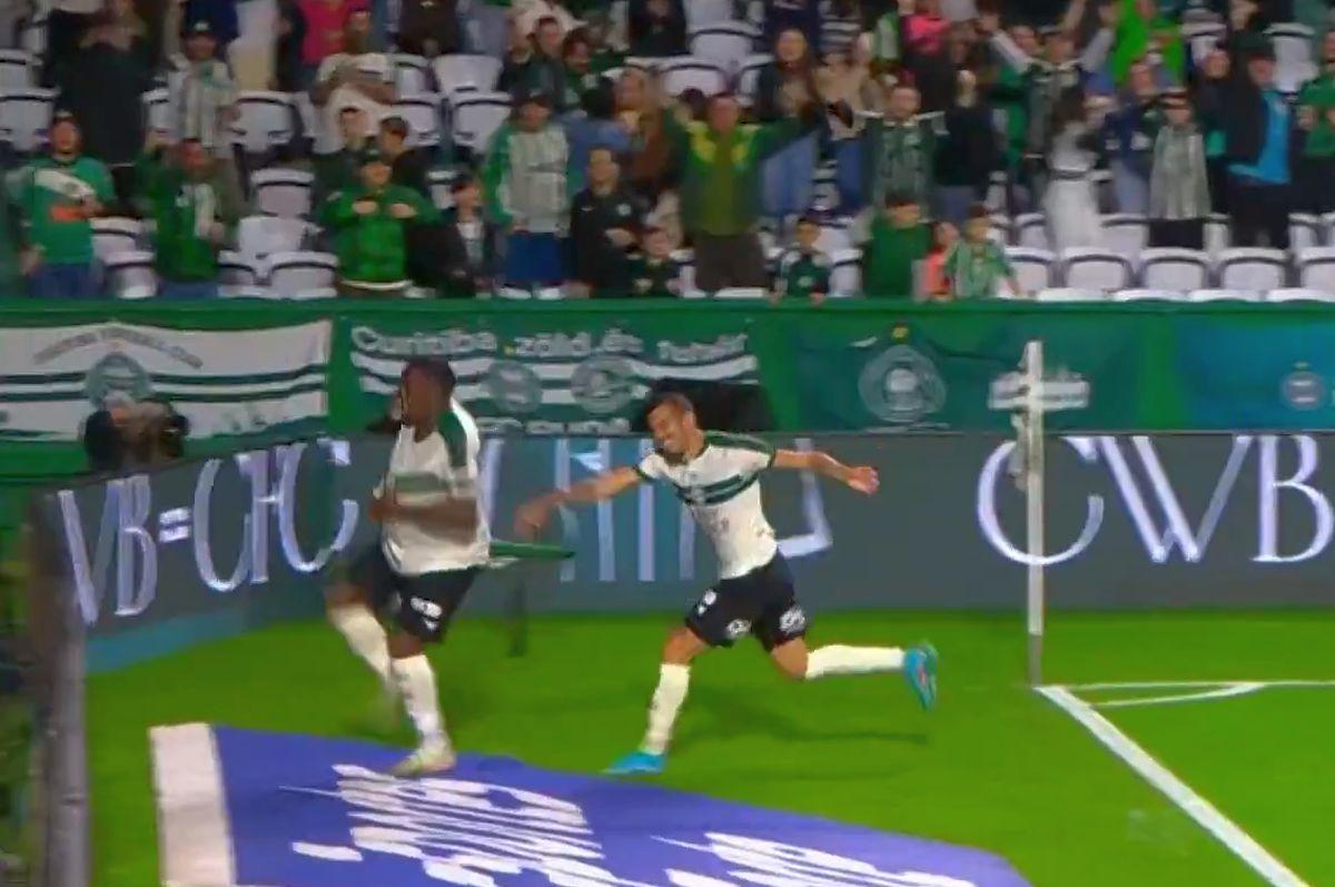 A căzut în tunel sărbătorind un gol care apoi i-a fost anulat!