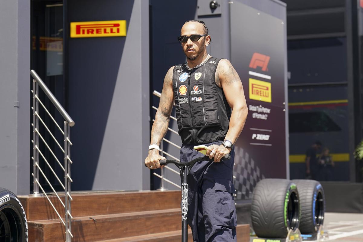 Ținutele lui Lewis Hamilton din paddock, în ultimul an // foto: Imago