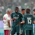 Jose Mourinho, alături de jucătorii lui în meciul cu Ferencvaros