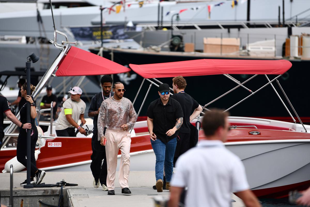 Ținutele „ridicole” ale lui Lewis Hamilton, criticate de fostul șef cu origini românești din Formula 1: „Moda l-a ajutat cu Kim Kardashian”
