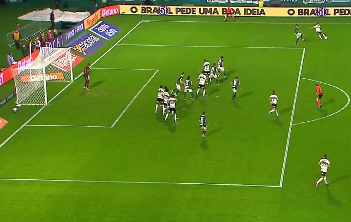 A căzut în tunel sărbătorind un gol care apoi i-a fost anulat!