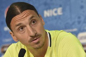 După un moment colosal, marele Zlatan Ibrahimovic s-a dus glonț la un român: „Cine e Maradona?”