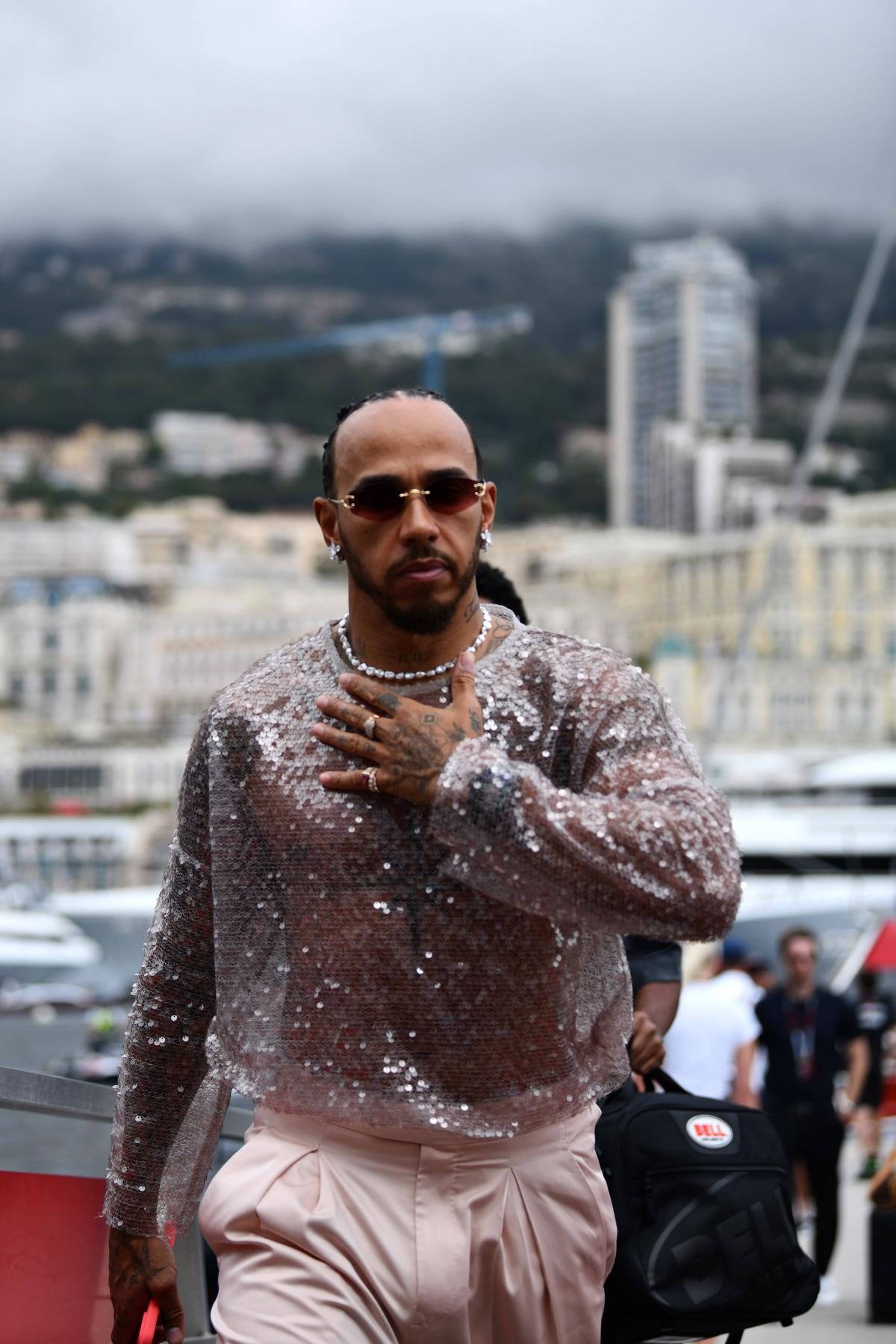 Ținutele „ridicole” ale lui Lewis Hamilton, criticate de fostul șef cu origini românești din Formula 1: „Moda l-a ajutat cu Kim Kardashian”