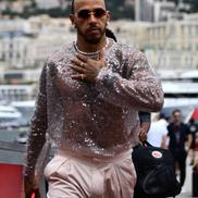 Ținutele lui Lewis Hamilton din paddock, în ultimul an // foto: Imago