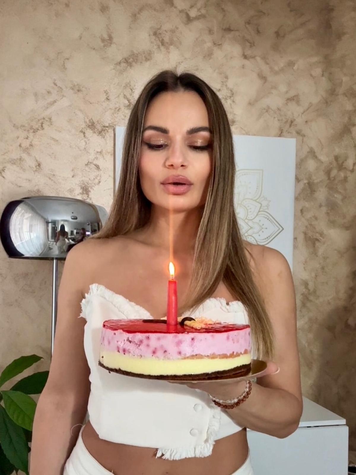Influencerița cu peste 23.000 de urmăritori a „pus ochii” pe fotbalistul de la Dinamo: „Să văd dacă mă recunoaște”