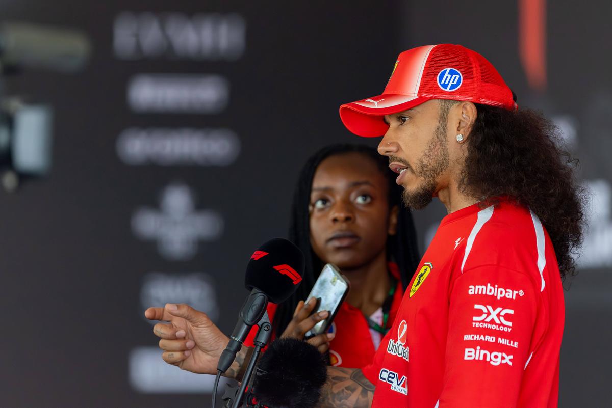Ținutele lui Lewis Hamilton din paddock, în ultimul an // foto: Imago