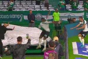 A căzut în tunel sărbătorind un gol care apoi i-a fost anulat!