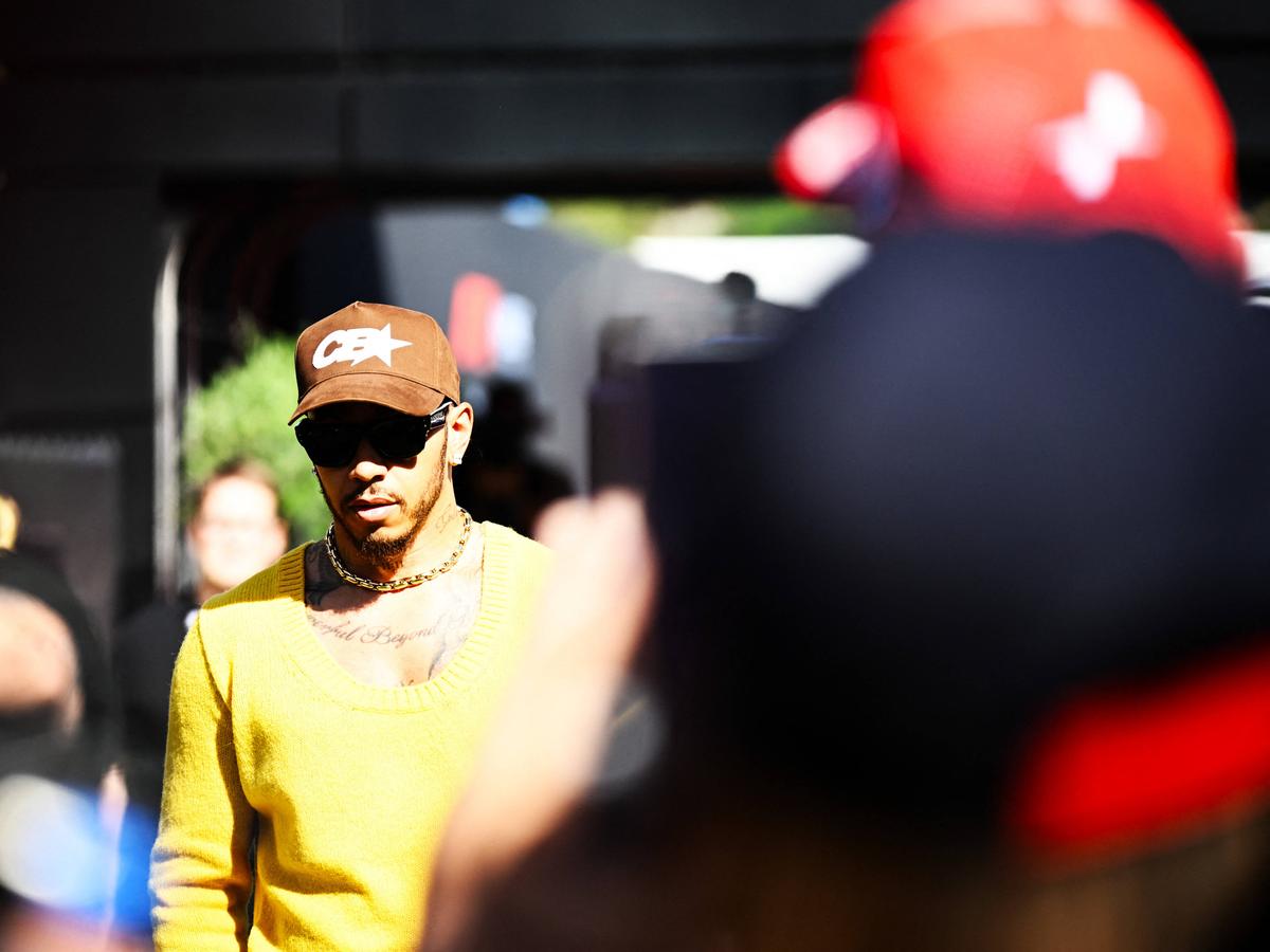 Ținutele lui Lewis Hamilton din paddock, în ultimul an // foto: Imago