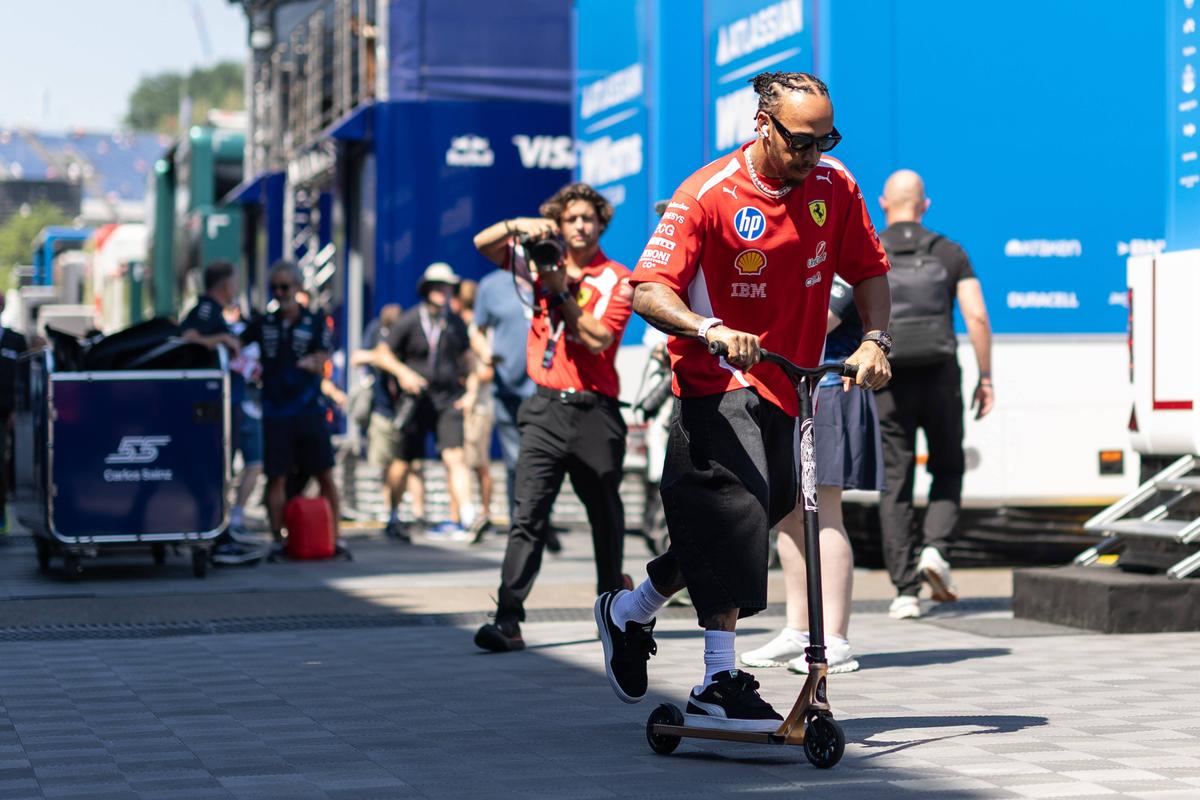 Ținutele lui Lewis Hamilton din paddock, în ultimul an // foto: Imago