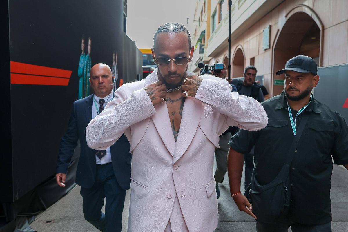 Ținutele lui Lewis Hamilton din paddock, în ultimul an // foto: Imago