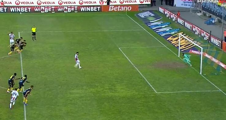 Nuno Pedro a ratat un penalty în Petrolul - Oțelul // FOTO: captură @Prima Sport