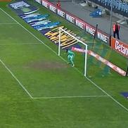 Nuno Pedro a ratat un penalty în Petrolul - Oțelul // FOTO: captură @Prima Sport