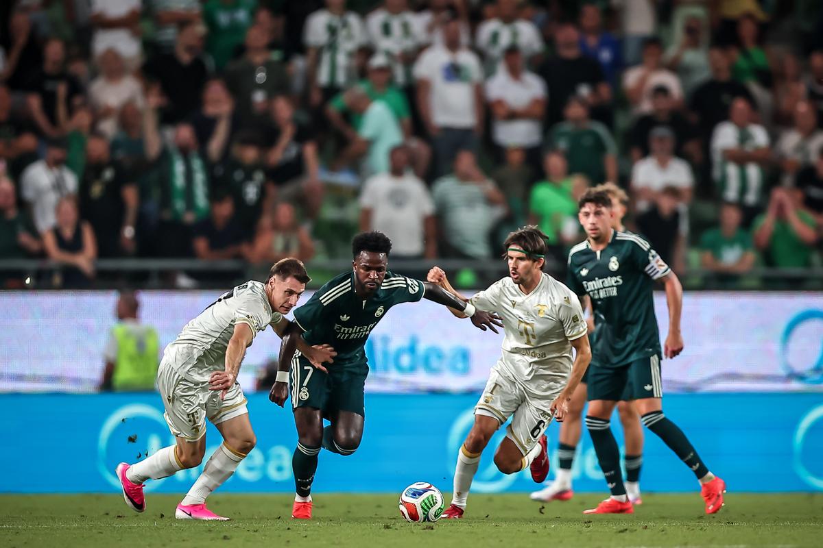 Cu ce mare jucător de la Real Madrid a schimbat tricoul românul Marius Corbu
