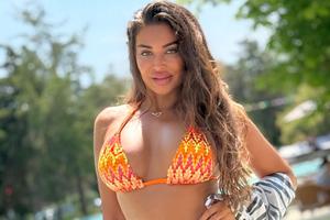 Cuplul momentului în sportul românesc » Fotbalistul din Liga 2 se iubește cu o artistă faimoasă