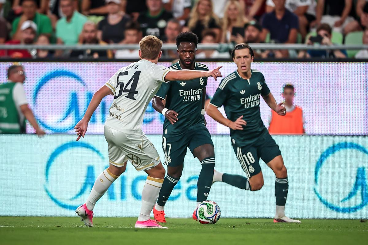 Cu ce mare jucător de la Real Madrid a schimbat tricoul românul Marius Corbu