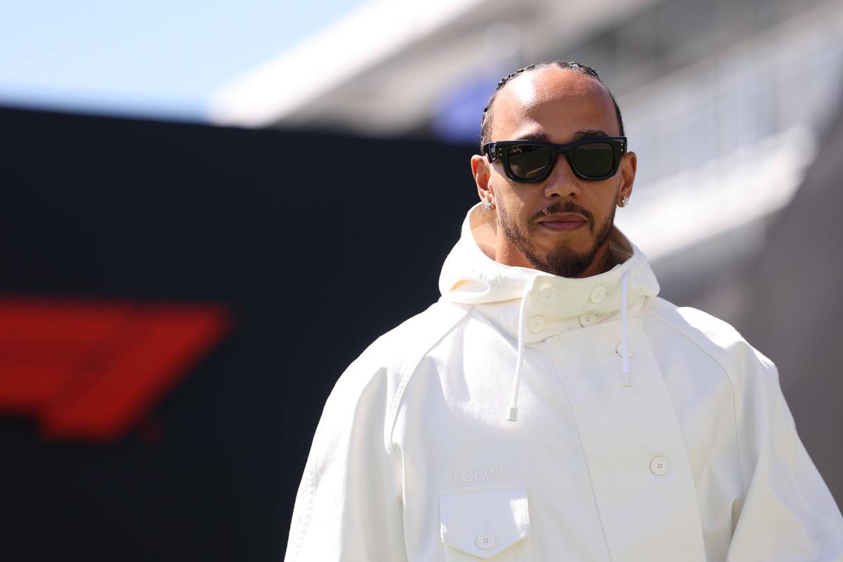 Ținutele „ridicole” ale lui Lewis Hamilton, criticate de fostul șef cu origini românești din Formula 1: „Moda l-a ajutat cu Kim Kardashian”