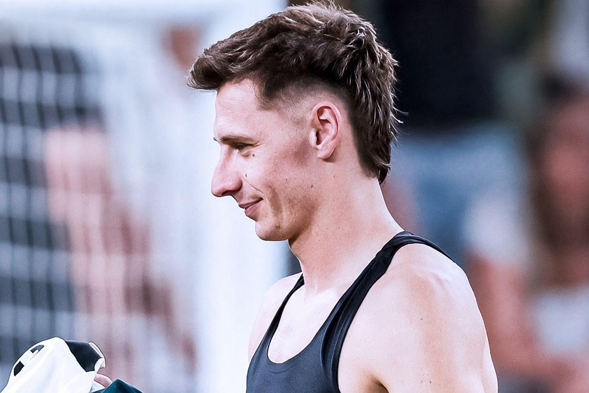 Cu ce mare jucător de la Real Madrid a schimbat tricoul românul Marius Corbu