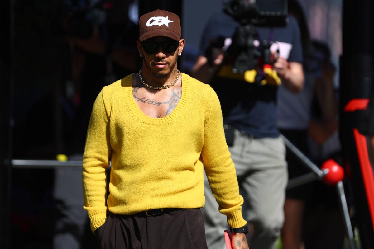 Ținutele lui Lewis Hamilton din paddock, în ultimul an // foto: Imago