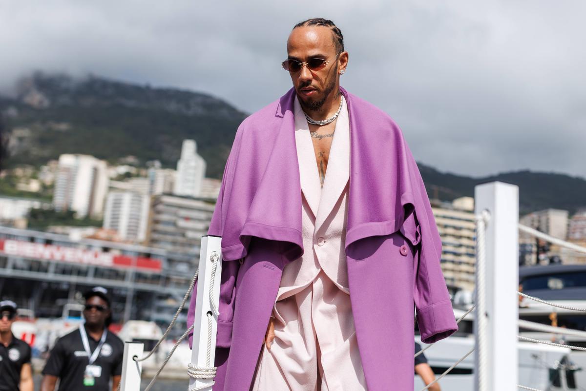 Ținutele lui Lewis Hamilton din paddock, în ultimul an // foto: Imago