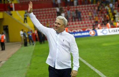 Marius Șumudică, impresionat de fanii din Turcia: „Mă opresc pe stradă și îmi pupă mâna. Îmi era și rușine! Am crezut că unul vrea să-mi ia brățara”