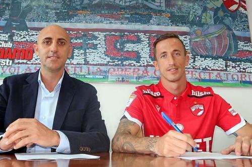 Juan Camara a semnat cu Dinamo pe un an  // FOTO: fcdinamo.ro
