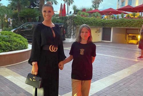 Laurențiu Reghecampf Jr. alături de mama sa, Anamaria Prodan Reghecampf // foto: Instagram @ laurentiureghecampfjr