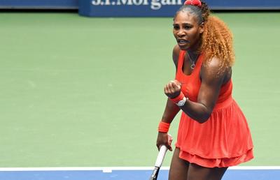 Serena Williams, în semifinale la US Open! Victoria în 3 seturi cu revelația turneului o aduce cu un pas mai aproape de istorie