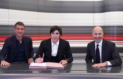 „Noul Pirlo” e la AC Milan! „Diavolii” l-au prezentat oficial pe Sandro Tonali