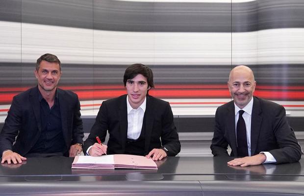„Noul Pirlo” e la AC Milan! „Diavolii” l-au prezentat oficial pe Sandro Tonali