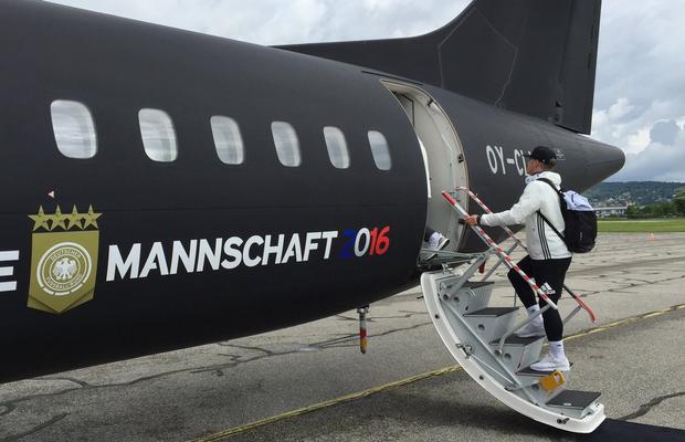 Spaimă în timpul zborului pentru naționala Germaniei! Aterizare de urgență: „S-a întâmplat ceva cu avionul”