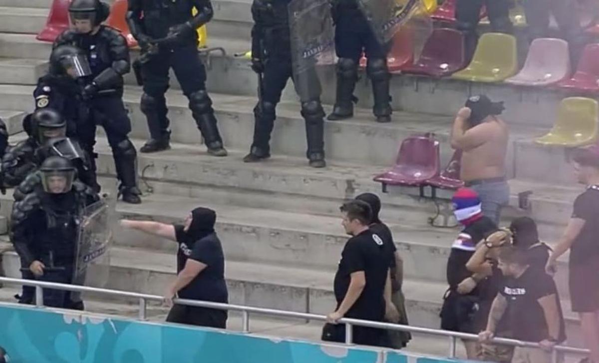 Scandal la Dinamo - Steaua! Bătaie între ultrași și jandarmi