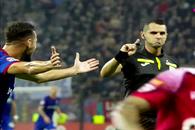 CSA Steaua a cerut penalty în derby-ul cu Dinamo! Faza s-a petrecut chiar sub ochii „centralului” Iulian Călin