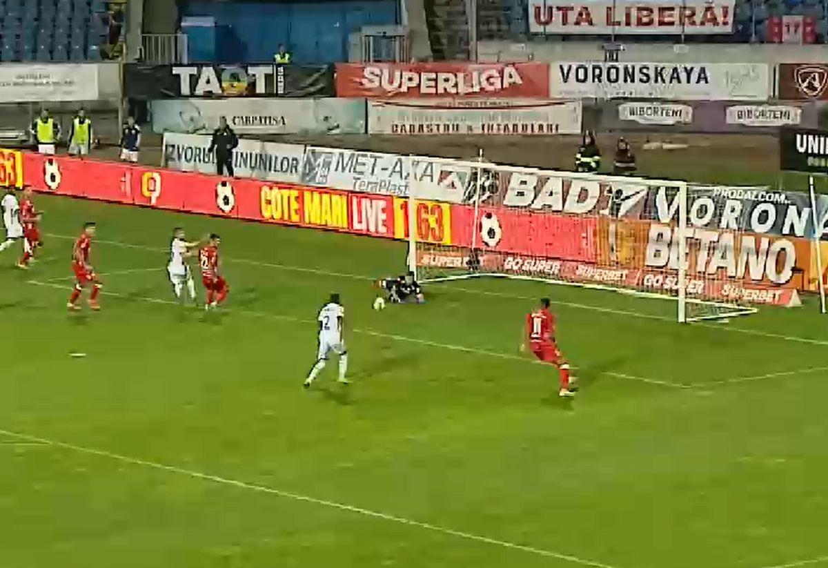Fază hilară în Botoșani - UTA » A ratat cu poarta goală, apoi a marcat într-un mod incredibil