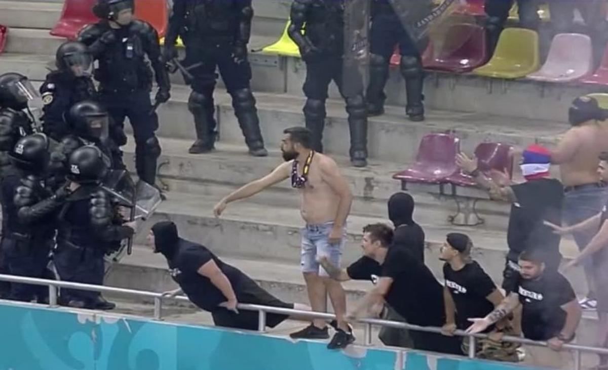 Scandal la Dinamo - Steaua! Bătaie între ultrași și jandarmi