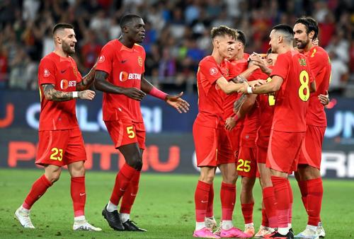 Vicecampioana României, FCSB, a disputat, astăzi, un meci amical în compania divizionarei secunde CSM Alexandria. Roș-albaștrii s-au impus cu scorul de 2-1. 
Foto: Facebook @ FCSB