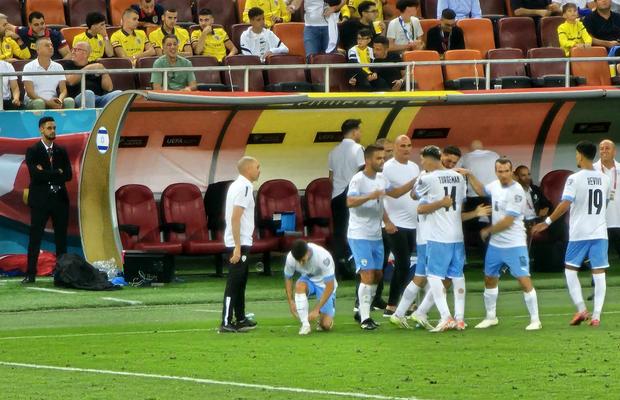 Selecționerul Israelului trimite „săgeți”: „Egal bun pentru România, nu pentru noi”