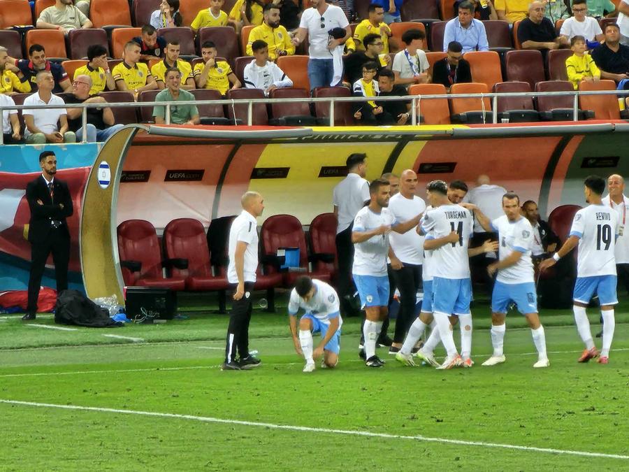 Edi, așa vrei să ne duci la Euro? România, cu 50.000 de fani în spate, a marcat un gol norocos, apoi a fost băgată în corzi de Israel