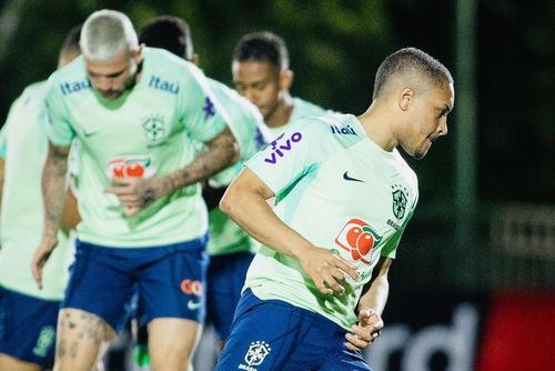 Jucătorii Braziliei U23 au fost evacuați din hotelul din Fez, unde erau cantonați pentru amicalul cu reprezentativa similară a Marocului. După o oră au revenit în camere. Seismul de 6,8 grade pe scara Richter s-a resimțit până în Portugalia.